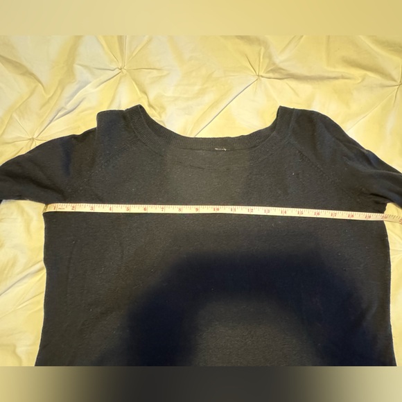 Lululemon pullover. - Picture 5 of 7